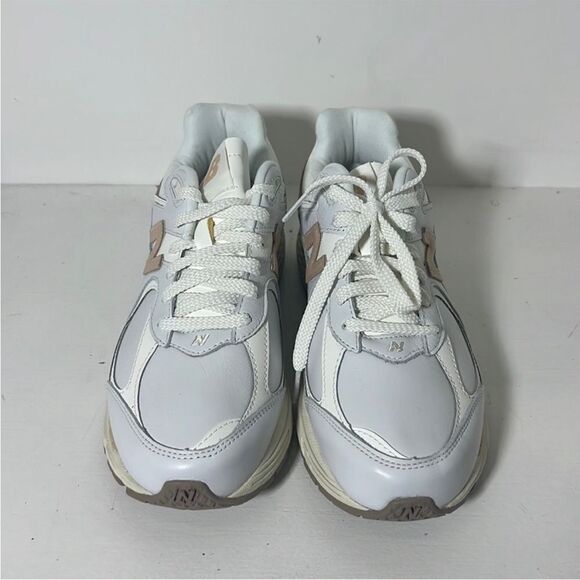 New Balance 2002r Hiking Trainers US 8.5 - Picture 4 of 5